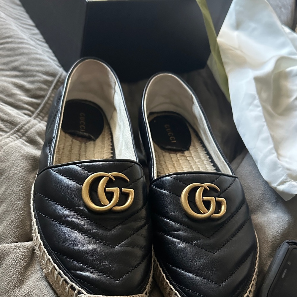Gucci Women's Black and Gold Espadrille Flats